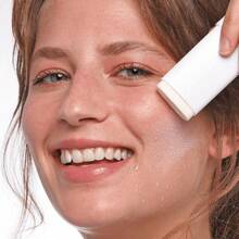 Ollie Facial Sunscreen Stick Hyaluronic Acid SPF 95 Colorless - 14g - trắng - Xem 2