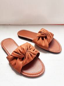 Sandal đế bằng nữ, mũi tròn, họa tiết hoa màu nâu, kiểu dáng thời trang phối cùng váy, mẫu mới mùa hè. - Màu nâu  Mocha - Xem 3