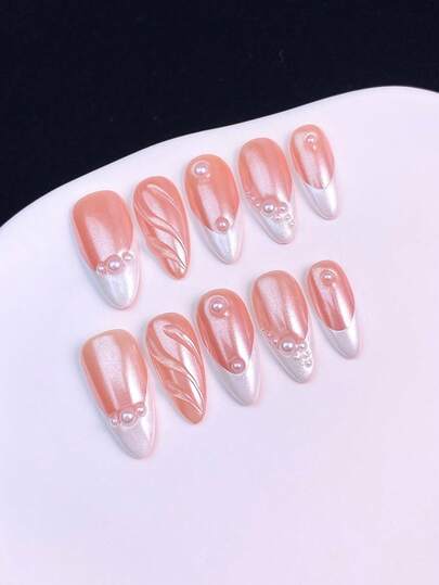 10 móng giả hình hạnh nhân cỡ trung bình, phối màu hồng trắng, hiệu ứng mắt mèo, họa tiết ruy băng 3D nổi, điểm xuyết ngọc trai, phong cách ngọt ngào, thanh lịch và sang trọng. Móng acrylic dán thủ công 100%, có thể tái sử dụng. Bao gồm 1 miếng dán keo, 1 que dán và 1 dũa móng, thích hợp cho nữ sử dụng hàng ngày hoặc dự tiệc.