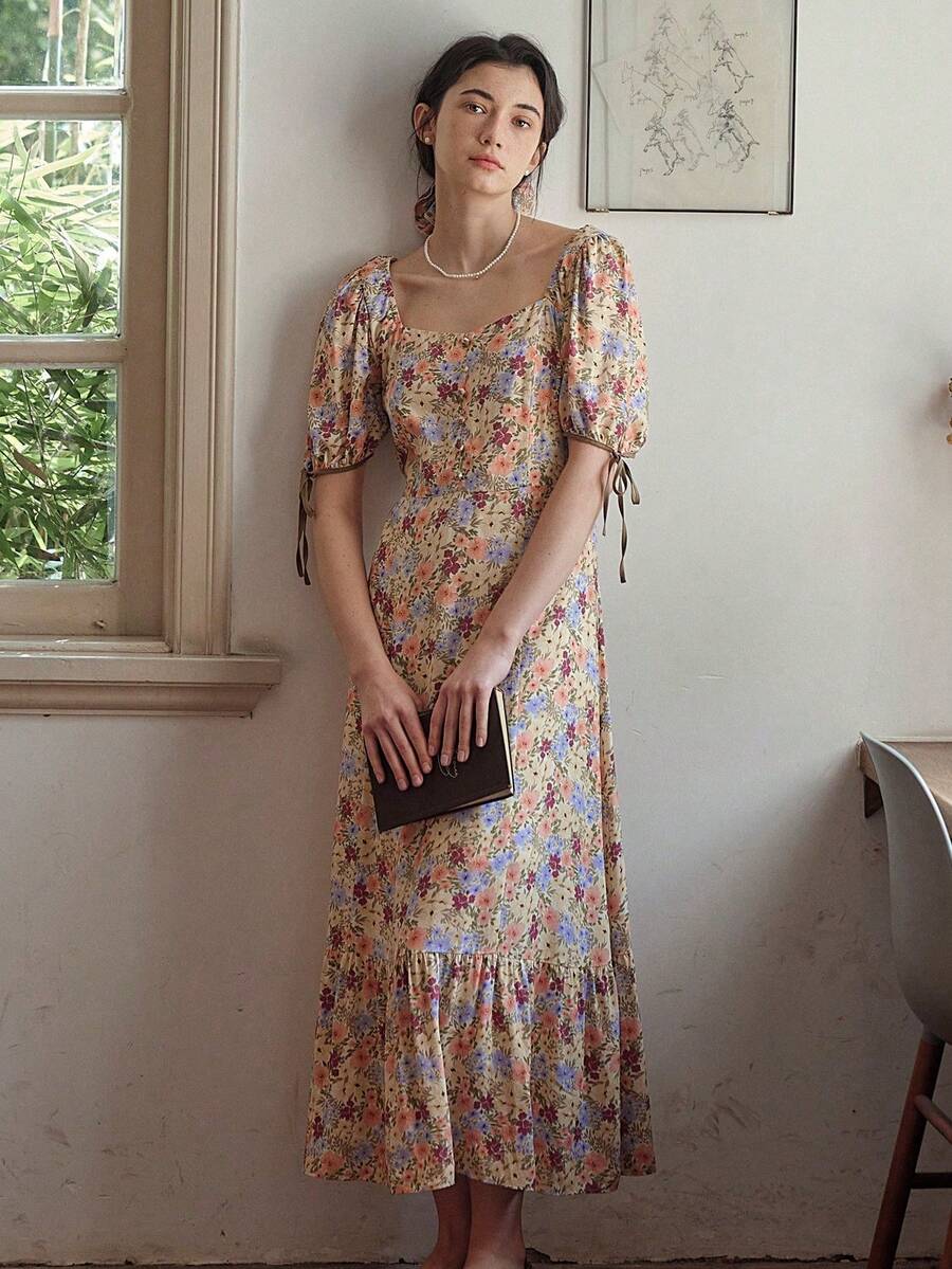 Đầm nữ thanh lịch phong cách Bohemian họa tiết hoa nhí, dài ngang gối, cổ hình trái tim, viền bèo nhún, tay ngắn, dáng chữ A. - Màu be - Xem 1