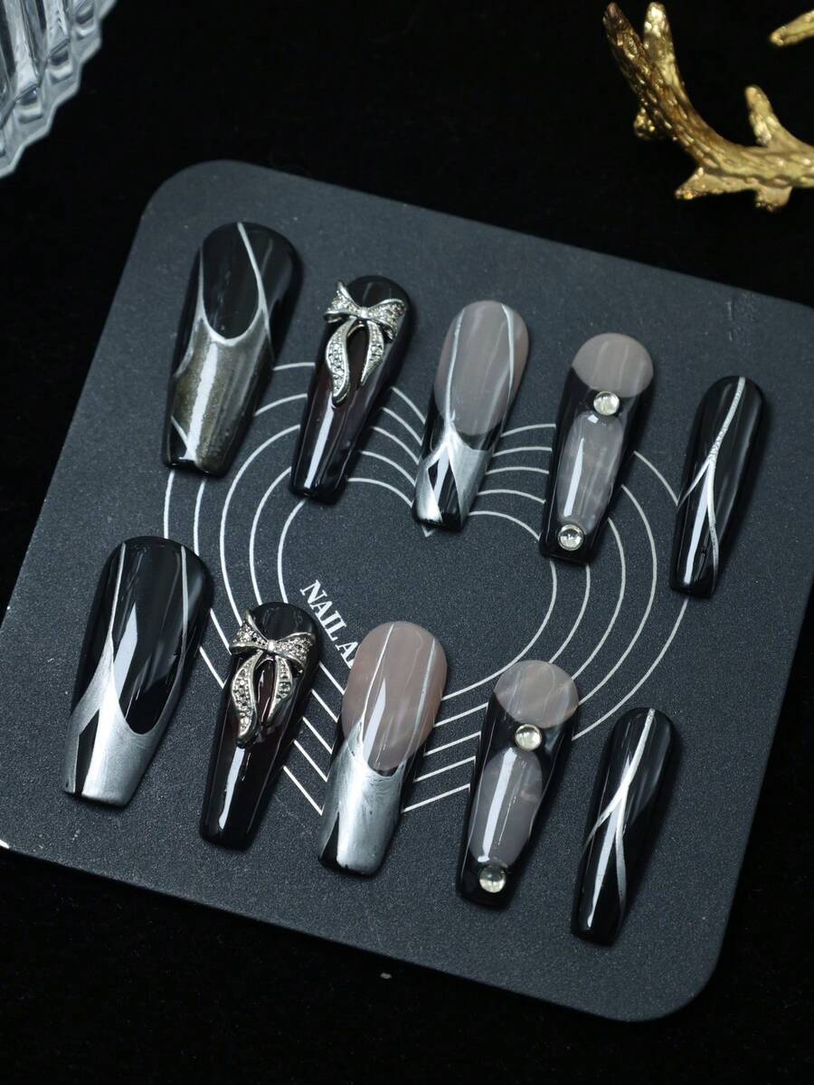 CrystalHola Móng tay giả hình quan tài thủ công, kiểu dáng Y2K, mùa xuân/hè, màu đen & nude đính đá, chỉ bạc, nơ, kiểu móng Pháp, hoàn toàn thủ công. Phù hợp cho phụ nữ và bé gái. 10 chiếc/bộ, 4 kích cỡ. Thích hợp cho tiệc tùng, đám cưới và sử dụng hàng ngày. Món quà tuyệt vời cho bộ sưu tập móng tay của phái nữ. - Nhiều màu - Xem 1