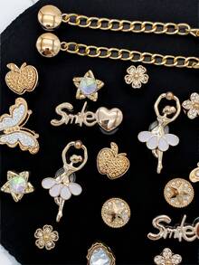 20个金色时尚ABS树脂鞋饰（金链、蝴蝶、舞女、字母、苹果、粉钻、花朵、星星），DIY装饰，适用于女士凉鞋、拖鞋、镂空鞋、沙滩包，多功能鞋夹 - 节日和特殊场合的完美礼物 - 白色 - 查看 4