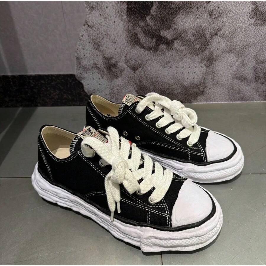 MMY 2026 Vintage Classic Women Casual Shoes, Women's Dissolved Irregular Shoes, Casual Japanese Campus Style, Irregular Loose Design, Thick-Soled Elastic Height-Increasing Shoes, Wear-Resistant Casual Sports Shoes That Elongate The Legs, Suitable For Daily Wear, Dating And Shopping, Same Style As Idols, Versatile Designer Women's Sneakers - 黑白 - 查看 1