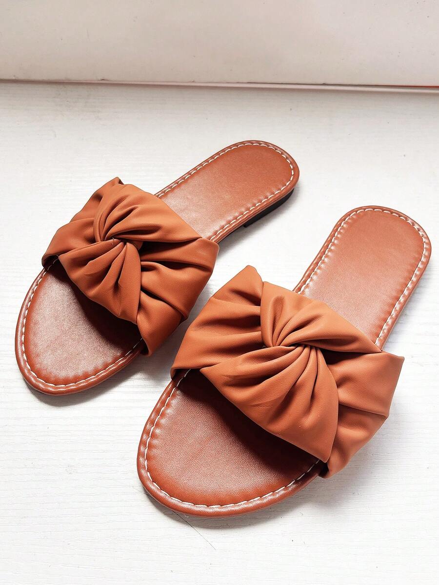 Sandal đế bằng nữ, mũi tròn, họa tiết hoa màu nâu, kiểu dáng thời trang phối cùng váy, mẫu mới mùa hè. - Màu nâu  Mocha - Xem 1