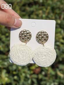 OOQ 1 Pair Handmade Woven Raffia Geometric Earrings, Minimalist Fashionable Circular Earrings, Suitable For Wedding, Valentine's Day Gift, Daily, Vacation, Party Wear For Women (Handcrafted Raffia Weaving, Shape And Direction Random) - White - View 2