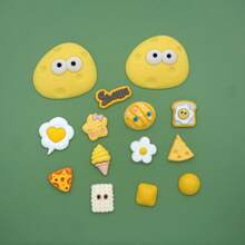 12 pièces Ensemble de décorations de sabots en forme de fromage de dessin animé, décorations 3D amovibles et personnalisables - ensemble de 12 pièces - Voir 3