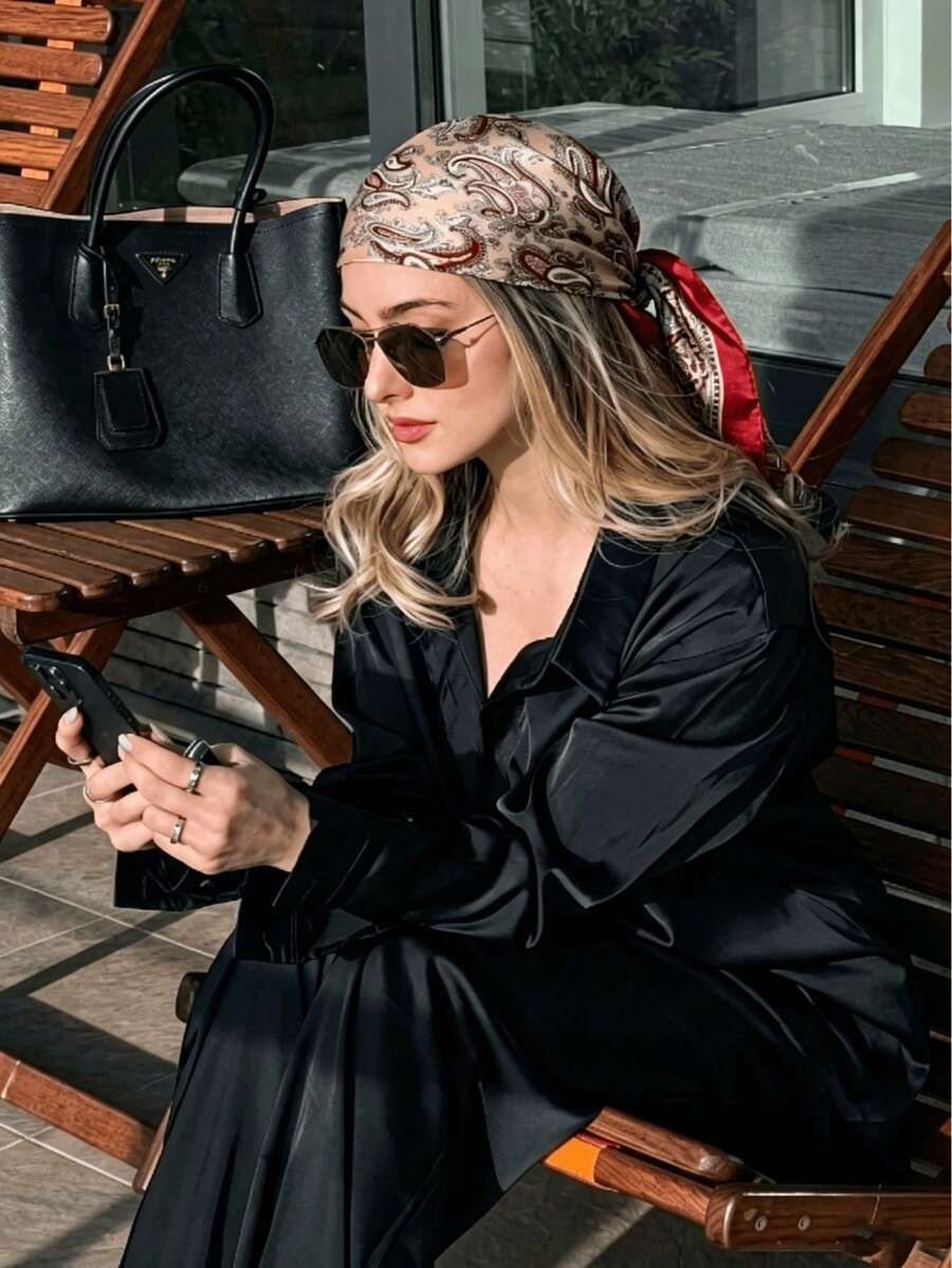 1条优雅佩斯利印花女士方巾，70*70厘米缎面方巾，波西米亚风格，可用作颈巾、发带、头巾或披肩，适合日常佩戴 - 紅色 - 查看 1