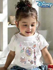Disney Interstellar Baby Children, Lilo, Stitch And Other Family Portrait Elements, Warm And Healing Print Pattern Summer Tops,Short-Sleeved Casual And Cute Style  Children's Clothing Design, Girl Clothes For Kids Clothes ,Ropa Para Niños,Teen Girls Clothes, Summer Clothes,Boys Summer Outfits,Boys Clothes,Perfect For Cool Girls. Comfortable And Breathable Children's Short-Sleeved T-Shirt. Comfortable And Casual Wear All Year Children's Clothes,Comfortable & Lightweight, Iconic Print For Mix-And-Match Outfits,Suitable For Both Boys And Girls. - 白色 - 查看 2