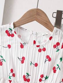 Trang phục mùa hè cho bé gái: Bộ đồ in hình quả anh đào tươi tắn và ngọt ngào, áo không tay dáng rộng, thoáng mát với viền bèo nhún kết hợp cùng quần ống rộng cạp chun, một bộ trang phục dễ thương và trẻ trung cho mỗi ngày. - trắng - Xem 4