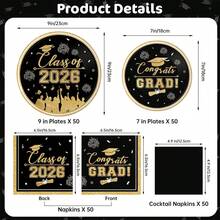 Clase de 2026 Suministros para fiesta de graduación – Juego de vajilla de grats Grad, platos y servilletas de papel negro y dorado para decoración de mesa de graduación 2026, decoración de - Oro negro - 50 raciones - Ver 4
