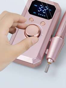 Kemei 20,000转/分钟可充电电动美甲钻，专业便携式美甲打磨机，适用于亚克力、凝胶美甲抛光，包含11个打磨头和20个打磨带，无线高速，适合美甲沙龙和家庭使用，是送给女性的绝佳礼物。专业美甲钻套装，USB充电式美甲磨甲器，800mAh高容量锂电池，美甲修脚工具套装，家用和美甲沙龙美甲打磨套装，美甲抛光工具 - 金色 - 查看 2