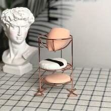 Rak Penyimpanan Logam Tiga Tingkat - Stand Display Rose Gold untuk Kosmetik dan Kebutuhan Sehari-hari, Desain Tahan Lama dan Elegan untuk Penggunaan di Rumah dan Kamar Tidur, Sempurna untuk Kuas Makeup, Spons, dan Alat Kecantikan, Ideal untuk Hadiah Ulang Tahun, Pindah Rumah, dan Liburan, Solusi Penyimpanan yang Bergaya dan Hemat Ruang untuk Merapikan dan Mengatur - MultiWarna - View 7