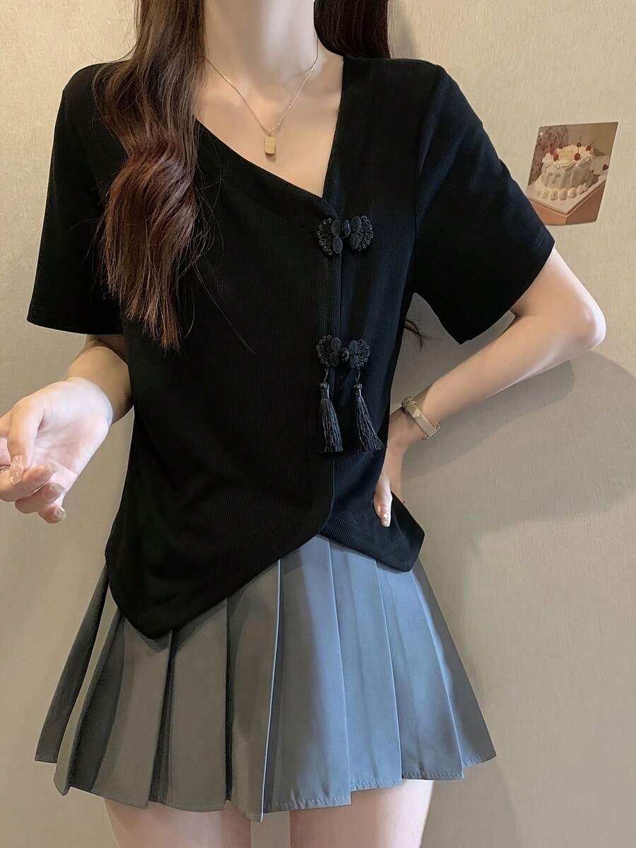 レディース チャイナ風 Tシャツ 半袖 カットソー トップス チャイナボタン タッセル Vネック アシンメトリー イレギュラーヘム デザイン性 高見え 個性派 モード系 着痩せ 体型カバー お腹周りカバー 華奢見え 骨格ウェーブ 骨格ストレート 大きいサイズ ゆったり きれいめ カジュアル 大人可愛い ブラック 黒 夏服 春夏 秋服 デイリー デート オフィスカジュアル お出かけ 女子会 上品 清楚 無地 シンプル 伸縮性 柔らかい 細見え 20代 30代 40代 50代 - ブラック - チェックする 1