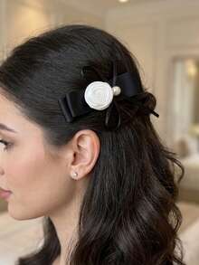1个简约优雅黑白玫瑰蝴蝶结涤纶发夹，百搭日常佩戴及礼品之选，适合春、夏、秋、冬四季佩戴。 - 黑與白 - 查看 4