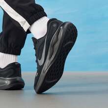 Sepatu Lari Nike Journey Run Hitam Nyaman dan Lembut, Model Low-Top untuk Pria - Hitam - View 3