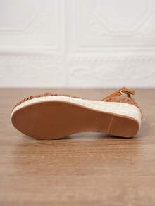 Giày đế xuồng mùa hè cho nữ, giày đế xuồng màu đen, giày đế xuồng và đế cao kiểu slip-on cho nữ, sandal đế xuồng đế cao cho nữ, giày espadrille quai ngang mắt cá chân tối giản, sandal đế xuồng giả da, giày quai ngang mắt cá chân bằng lưới thoáng khí màu be cho kỳ nghỉ hè, giày dệt thoải mái đi biển, giày khoét lỗ, cỡ 34-43, cỡ lớn và cỡ nhỏ cho nữ, giày cao gót bít mũi cho nữ, sandal cao gót cho nữ, giày cao gót thanh lịch cho nữ. - màu nâu - Xem 5
