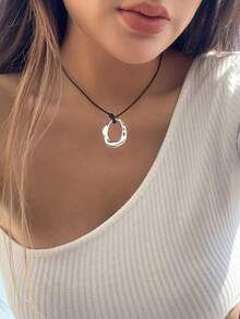 1pc Chunky Metallic Hollow Out Asymmetrical Geometric Multiple Element Charm Heart Shaped Pendant Collar Adjustable Black PU Leather Rope Necklace For Women Fashion Casual Street Party Jewelry Gifts - Họa tiết bạc không đều - Xem 3