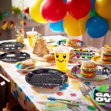 72 platos de papel para fiesta de superhéroes temáticos, platos de postre Hero Boom de 7 pulgadas, juego de vajilla desechable colorido para niños y niñas, cumpleaños y baby shower - Juego retro - Ver 8