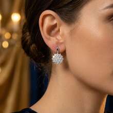 1 Pair Luxury Elegant Style Sunflower Shaped Earrings With Synthetic Cubic Zirconia, Elegant Sexy Floral Stud Earrings, Classic Flower Cluster Design With Multiple Sparkling Cubic Zirconia Closely Arranged, Suitable For Women Seeking Elegant Elegant, Ideal For Wedding, Evening Banquet, Workplace Commute, Anniversary, And Valentine's Day Gift Occasions, Great Choice For Wife, Daughter, Valentine's Day Gift, And Holiday Gift - Multicolor - View 7