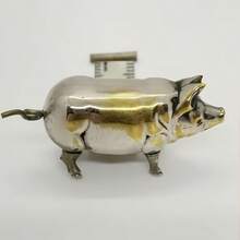 1 ruletă mini în stil antic cu model de porc, ruletă moale din metal vintage cu model de porc pentru cusut și meșteșuguri, instrument de măsurare cu ruletă drăguț cu model de porc, cadou unic pentru patchworkeri, meșteri și colecționari - 1 - Vizualizare 2