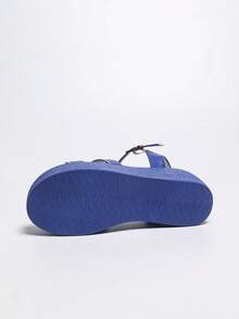 Sandal đế xuồng cao gót màu xanh navy mới mùa hè, quai ngang có họa tiết, đế dày, nhẹ và thoải mái, khóa cài cổ điển có thể điều chỉnh, viền vàng thanh lịch, đa năng cho đi chơi, đi làm, mua sắm, dự tiệc, một món đồ không thể thiếu. - Màu xanh lam - Xem 10
