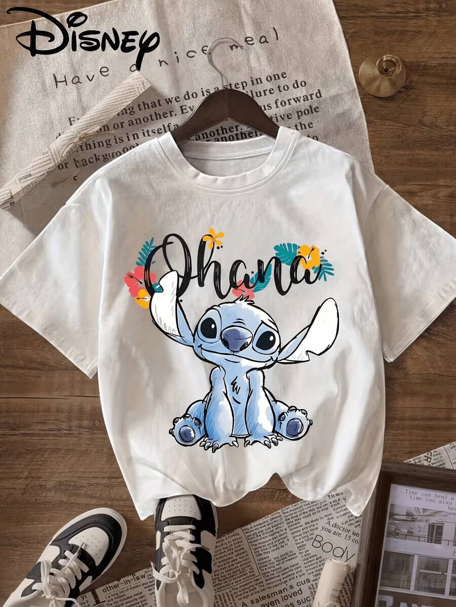 Disney License T Shirts, Disney Lilo & Stitch Stitch "Ohana Means Family" Floral Graphic Women's Casual Crew Neck Short Sleeve T-Shirt, Cute Hawaiian Summer Oversized Tee ,Camiseta, Summer Outfits For Women, Summer Clothes, Summer Tops, Tops For Women, Festival Outfits, Summer Tops For Women, Mother's Day, Mother's Day Clothing, Gifts For Family And Friends, Spring Outfits For Women, Officially Licensed Disney T-Shirts, Disney Men's And Women's Spring/Summer Fashion Casual Short-Sleeve T-Shirts - 白色 - 查看 1