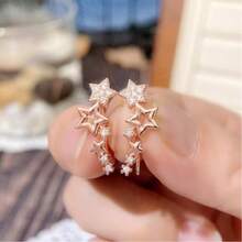 Khuyên tai nữ đính nhiều ngôi sao - Màu vàng hồng - Trang sức hình ngôi sao lấp lánh, thiết kế tối giản tinh tế, phù hợp đeo hàng ngày hoặc dự tiệc. - Bạc - Xem 6