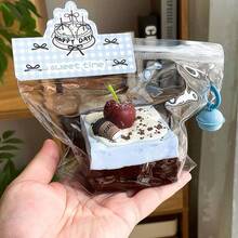 1个樱桃海盐蛋糕造型捏捏乐，可爱甜点造型，软糯Q弹的果冻奶油和糯米口感，趣味十足，是理想的桌面伴侣，缓解压力的好帮手，优雅的装饰品，也是生日、节日和情人节的完美礼物。 - 彩色 - 查看 16