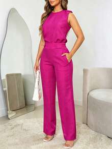 Bộ đồ nữ 2 món kiểu dáng thanh lịch thường ngày gồm áo không tay và quần dài có túi xéo cài nút, thích hợp cho mùa hè. - Màu Hồng Tươi - Xem 1