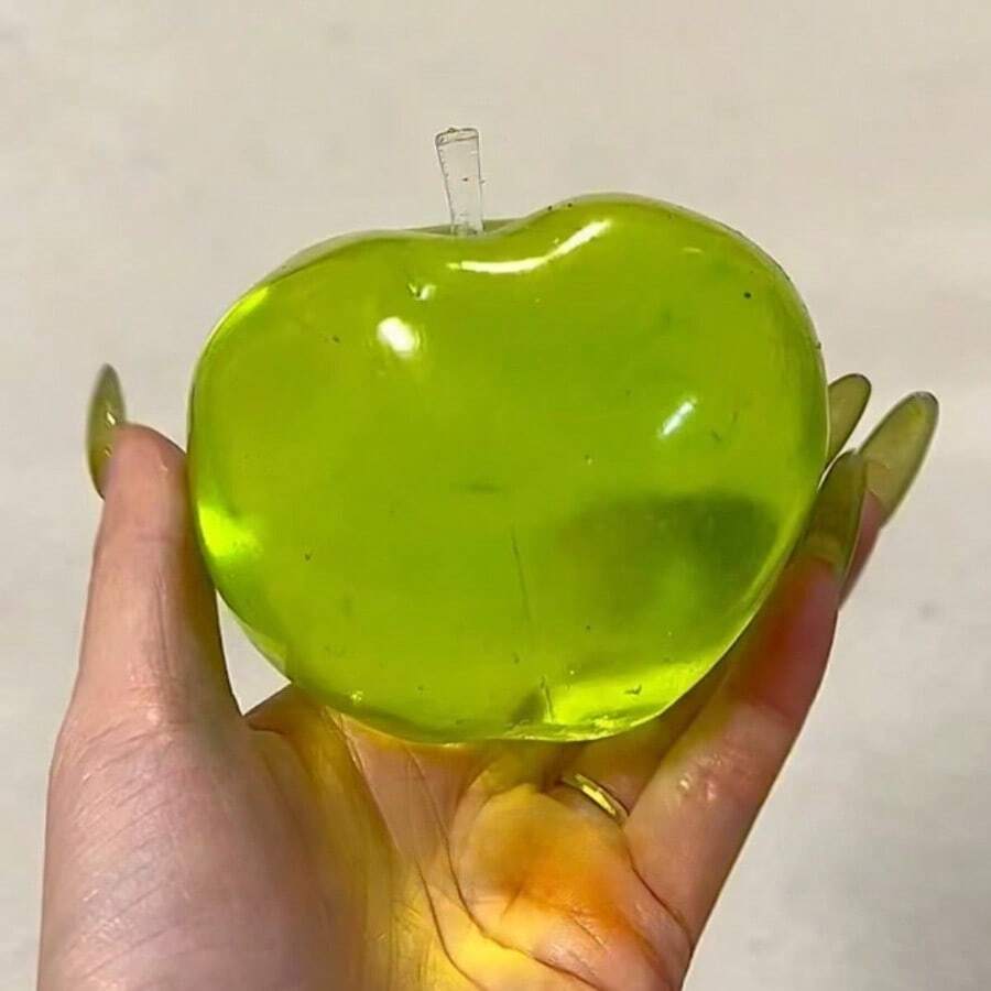1个慢回弹软麦芽粉蓝色水晶大苹果捏捏乐，超大号液态芝士球，超薄粘皮，塑形奶油质感挤压玩具球 - 解压弹力球，超大号液态麦芽糖椰子油解压玩具，软大麻糬挤压玩具，生日/复活节礼物