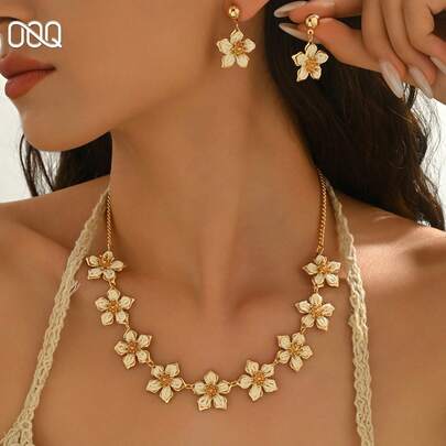 OOQ 1 Set Handmade Raffia Grass 5-Petal Flower Earrings & Necklace Set, Elegant Sweet Beach Holiday Travel Jewelry Set For Women, Daily Wear & Holiday Gift (Handmade Raffia Grass Weaving, Shape & Direction Random)