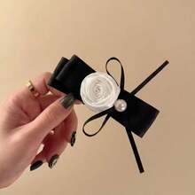 1个简约优雅黑白玫瑰蝴蝶结涤纶发夹，百搭日常佩戴及礼品之选，适合春、夏、秋、冬四季佩戴。 - 黑與白 - 查看 2