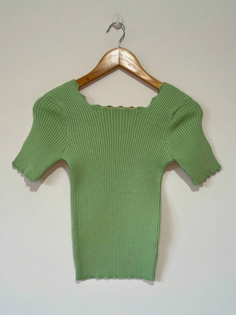 Women's Romantic Ribbed Modal Knit Blouse With Square Neckline And Short Sleeves. - Verde Oliva - Ver 1