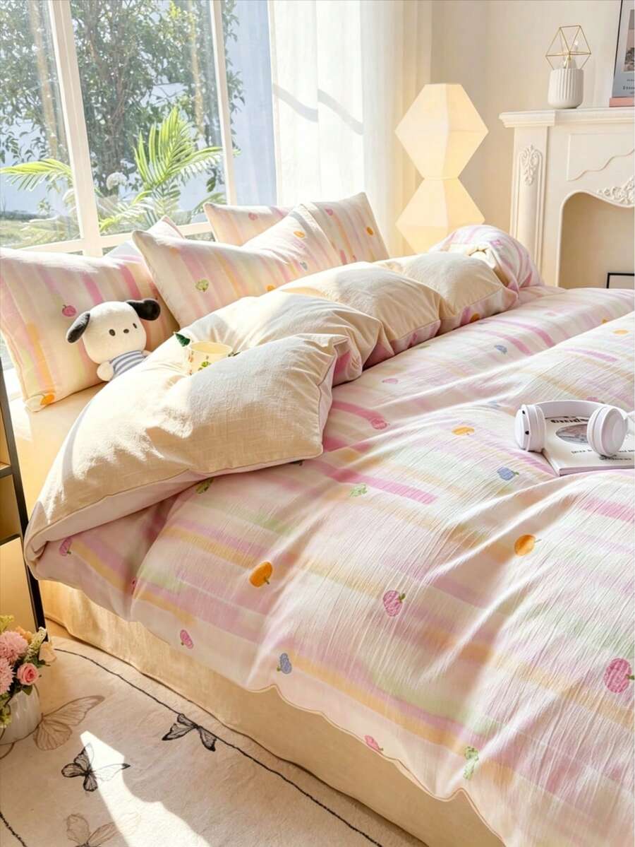 Bộ ga trải giường 4 món thân thiện với da, họa tiết trái cây sọc macaron dễ thương (1 vỏ chăn + 2 vỏ gối + 1 ga phủ, không kèm ruột chăn), phiên bản AB hai mặt, vỏ chăn hai lớp mềm mại, thoáng khí, phù hợp cho phòng ngủ và phòng khách. - Màu Hồng baby - Xem 1