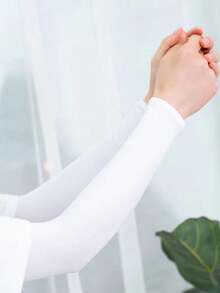 2雙黑白女款時尚極簡夏季薄款透氣防紫外線吸汗彈性冰絲布料純色長款過肘袖套，適用戶外運動、旅行、騎行、開車 - 2黑1白 - 查看 3