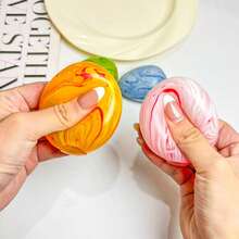 Schylling 1个蛋形麦芽挤压玩具，慢回弹减压挤压蛋，款式随机 - 彩色 - 查看 2