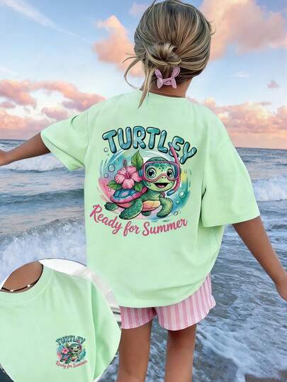 1件女童薄荷绿卡通海龟印花短袖T恤，夏季新款，前后印花，“海龟”沙滩主题图案，宽松圆领，柔软透气面料，适合海滩度假和日常穿着。