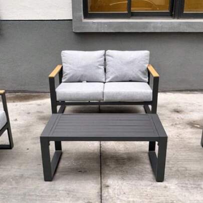 Conjunto de sofás de exterior modernos de 3 piezas en color gris, resistentes al agua y duraderos para patio.