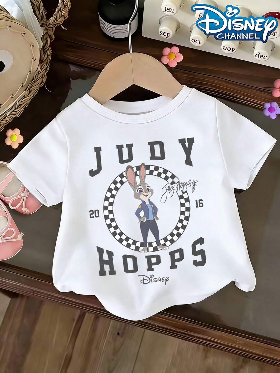 Disney Judy T-Shirt, Black And White Checkerboard JUDY HOPPS Print Pattern Summer Tops,Short-Sleeved Casual And Cute Style Children's Clothing Design, Girl Clothes For Kids Clothes ,Ropa Para Niños,Teen Girls Clothes, Summer Clothes,Boys Summer Outfits,Boys Clothes,Perfect For Cool Girls. Comfortable And Breathable Children's Short-Sleeved T-Shirt. Comfortable And Casual Wear All Year Children's Clothes,Comfortable & Lightweight, Iconic Print For Mix-And-Match Outfits,Suitable For Both Boys And Girls. - trắng - Xem 1