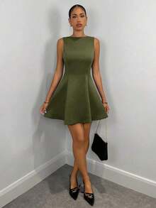 Vestido elegante de unicolor con cintura ceñida y sin mangas para mujer, adecuado para el otoño - Verde militar - Ver 6