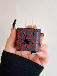 Set de 4 piezas de accesorios para carga de teléfono con patrón de telaraña roja, que incluye 1 funda protectora de cargador + 1 correa de cable de datos blanca + 2 fundas protectoras de cable de datos - Adaptador de cargador de 20W/18W, cubierta del adaptador, compatible con iPhone 11/12/13/14/15/16/13 Pro Max/16 Pro Max/17 Pro Max - Multicolor - Ver 3