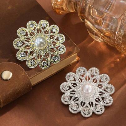 1pc Fashionable Sweet Faux Pearl Small Flower Alloy Brooch, Accessory For Women Shirt/Blouse