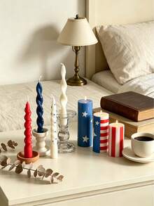 1 pieza Vela de cera de soja con diseño patriótico en rojo, blanco y azul. Estos artículos de decoración del hogar con estilo vintage y patriótico son excelentes para colocar en mesas de centro de la sala de estar, mesas de comedor (para crear ambiente), mesas de noche y escritorios. Son perfectos para decoraciones de fiestas del Día de la Independencia y el Día de los Caídos, creando un ambiente acogedor en el hogar, y también son excelentes regalos para días festivos. - Múltiples estilos - Ver 3