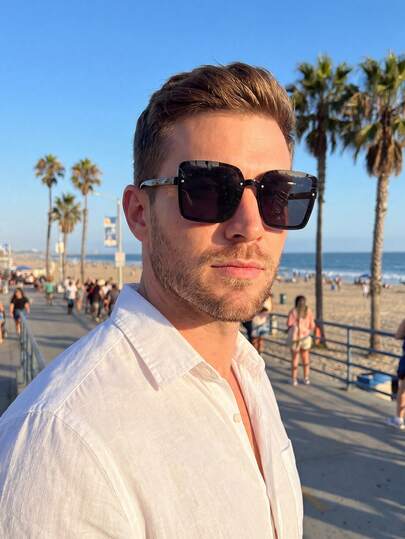 1副男士时尚眼镜，新款奢华大框方形设计，镜腿饰有小铆钉，户外防紫外线，商务休闲日常通勤眼镜