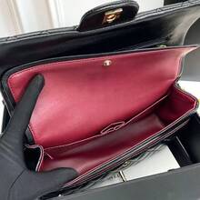 Women Shoulder Bags - Hebilla de oro con caviar - Ver 2