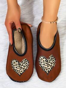 Women's Soft Sole High Elastic Indoor Dance Yoga Slippers, Fashion Heart Pattern, Suitable For All Seasons - Brown - View 1