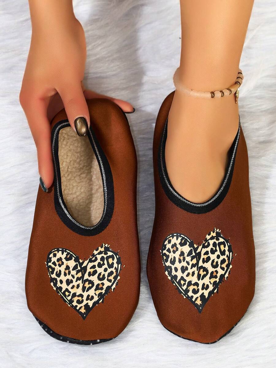 Women's Soft Sole High Elastic Indoor Dance Yoga Slippers, Fashion Heart Pattern, Suitable For All Seasons - Brown - View 1
