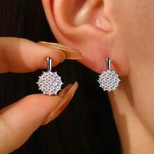 1 Pair Luxury Elegant Style Sunflower Shaped Earrings With Synthetic Cubic Zirconia, Elegant Sexy Floral Stud Earrings, Classic Flower Cluster Design With Multiple Sparkling Cubic Zirconia Closely Arranged, Suitable For Women Seeking Elegant Elegant, Ideal For Wedding, Evening Banquet, Workplace Commute, Anniversary, And Valentine's Day Gift Occasions, Great Choice For Wife, Daughter, Valentine's Day Gift, And Holiday Gift - Multicolor - View 6
