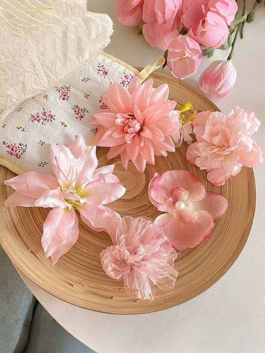 5个甜美粉色夏威夷芙蓉兰花女士发夹,人造花朵打造海滨度假风情,侧夹可固定刘海,装饰发夹可固定散落的头发,适合日常佩戴、节日派对、海滩旅行、度假等场合,是送给女孩特殊场合、节日、派对的绝佳礼物。 - 粉色 - 查看 1
