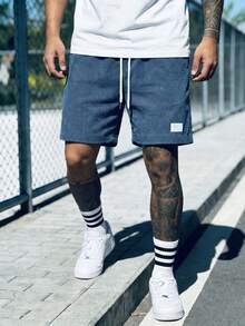 男士蓝色灯芯绒抽绳短裤，都市男孩风格拼接休闲及膝短裤，复古日系风 - 藏蓝色 - 查看 3